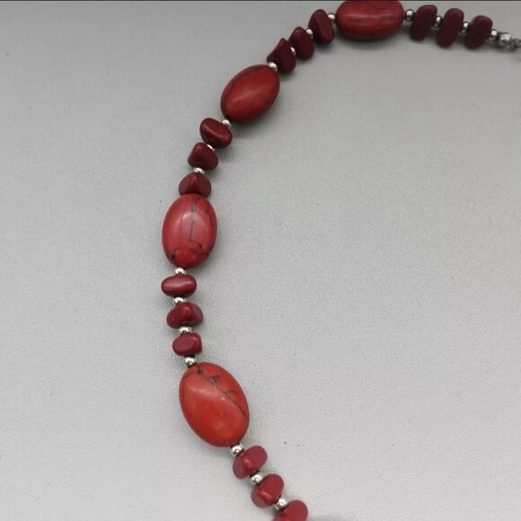 CHAPS Necklace Southwest Red Faux Stone Beads Silver Tone Spacers 18" Excellent - Picture 7 of 9